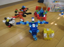 子どもが作ったブロックの写真