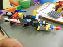 レゴでできた飛行機の写真