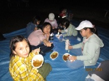 カレーを食べている写真3