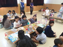 昼食時の様子の写真