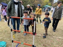 ラダーゲッターをする子どもの写真