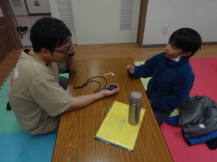 こんちゃれの本番に挑む小学生の写真