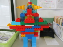 レゴで作ったロボットの写真