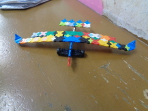 ラキューで作った飛行機です。